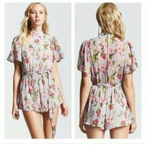 Forever 21 lavendar floral romper -❤cute❤